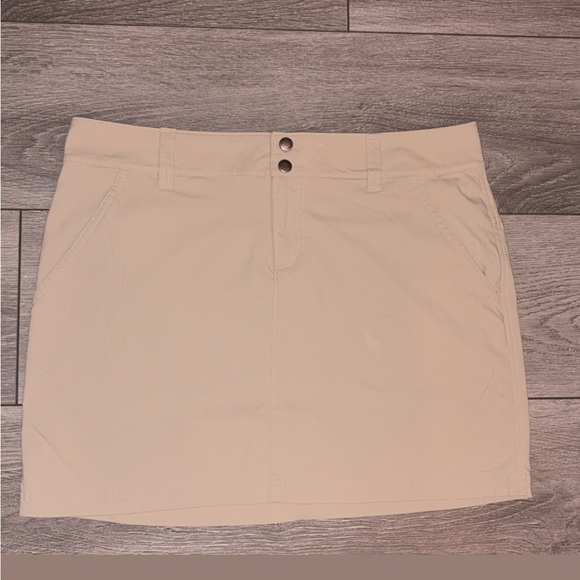 Columbia Size 12 Skirt Khaki Omni Shield Advanced Repellency EUC - Picture 1 of 8